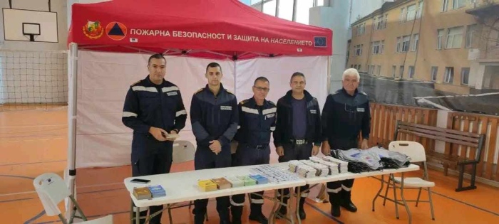 Ученици от Бобов дол придобиха знания за риска от бедствия